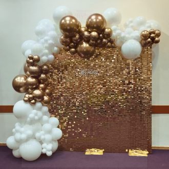 Arany shimmer fal lufi dekorációval