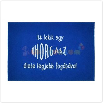 Vicces gumis lábtörlő - Itt lakik egy horgász kék